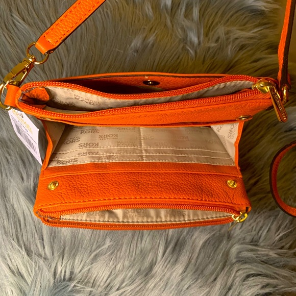 Michael Kors Crossbody Genuine Leather Bag - Picture 7 of 7